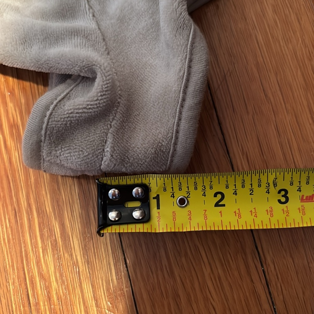Fear of God Essentials velour short shorts in sea foam green - Picture 12 of 12